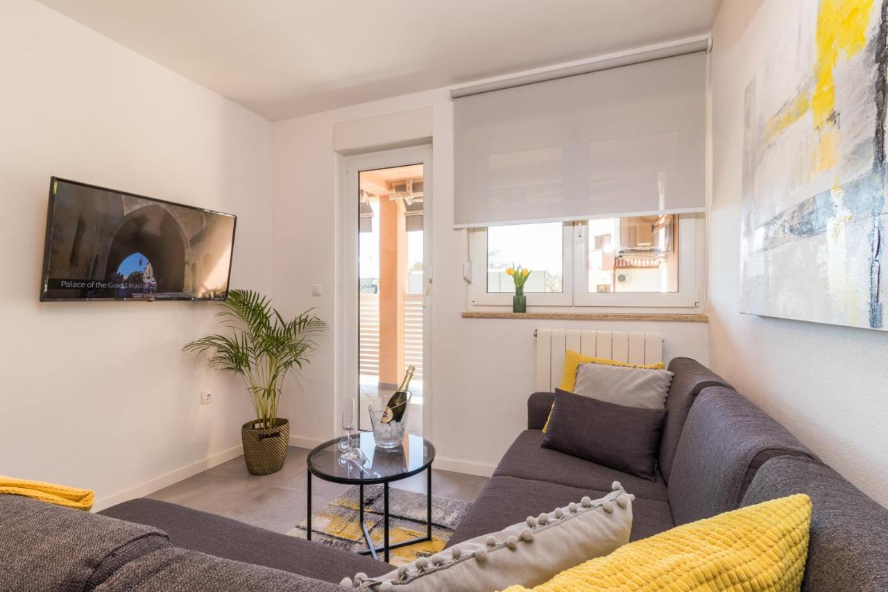 New Apartment Near Sea With 3 Bedrooms And 2 Bathrooms PUY 외부 사진